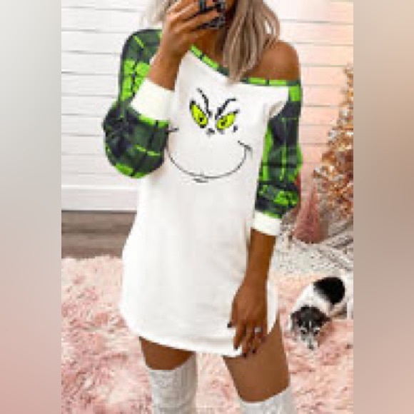 Dresses & Skirts - NWT Grinch plaid tshirt dress